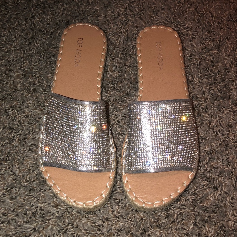 Sandals - Picture 2 of 4